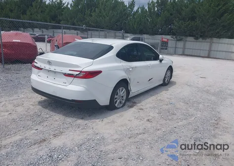 2025 Toyota Camry Le z USA, uszkodzony, nr VIN 4T1DAACK5SU069095